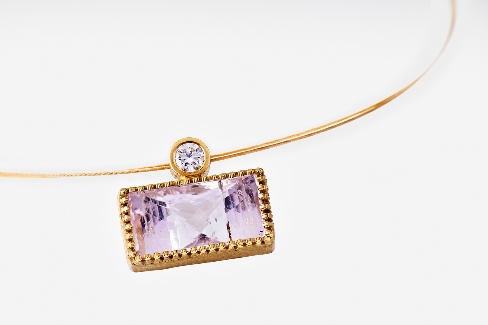 Anhänger Morganit mit 0,52 ct Brillant in 750 GG